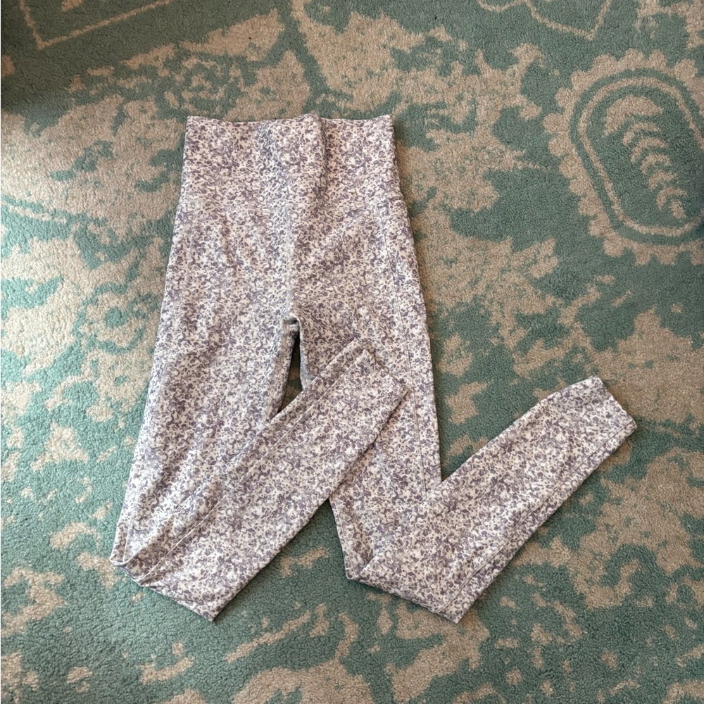 Vouri grey and white pattern leggings